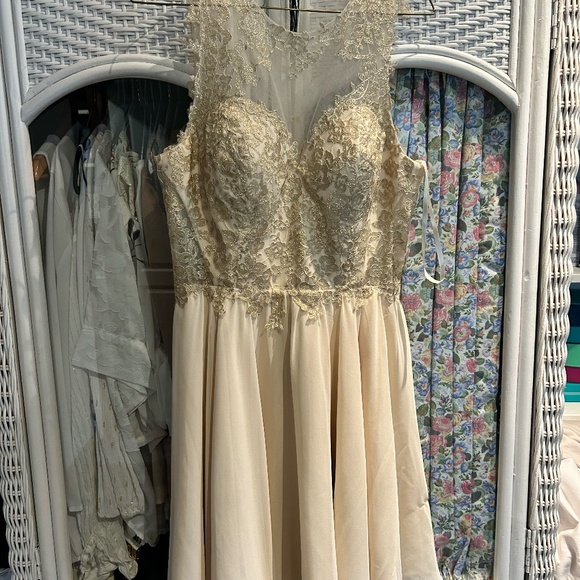 Gold FAVIANA dress - Picture 1 of 3